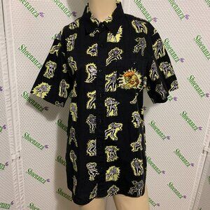 Middle Of Beyond Button Down Shirt Street Fighter Blanka MOB Electric Shock M